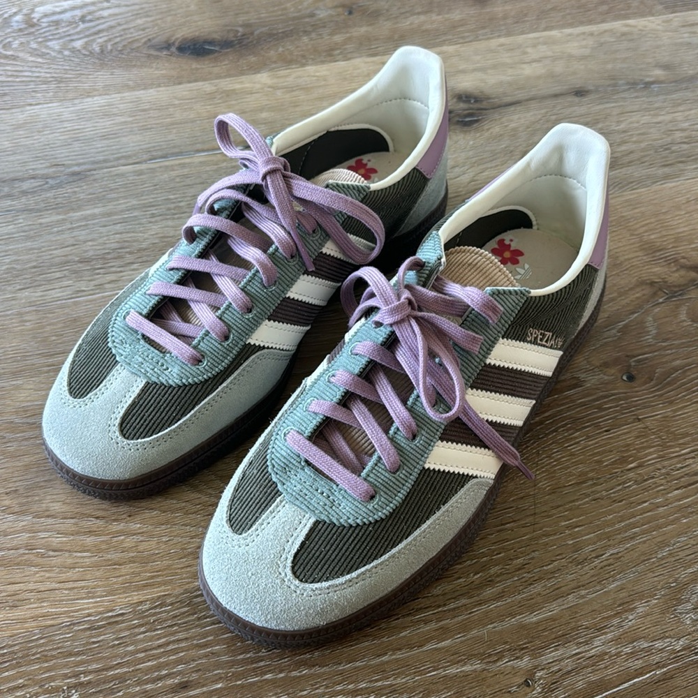 Womens 8 adidas original handballs, NWOT